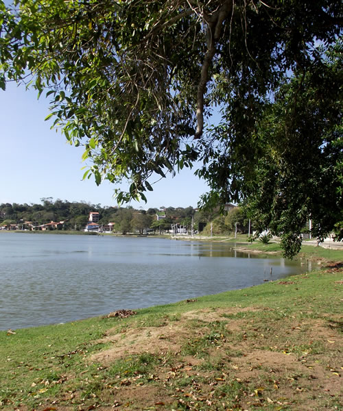 Passeio de Barco na Orla das Amendoeiras, em Maricá, RJ